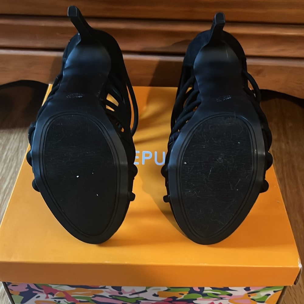 Black stilettos - Picture 4 of 4